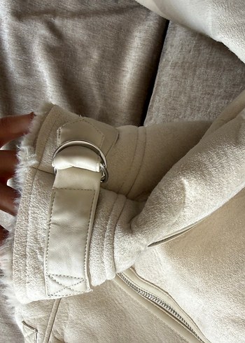 Beyaz Kürklü Kadın Mont - Görsel 5