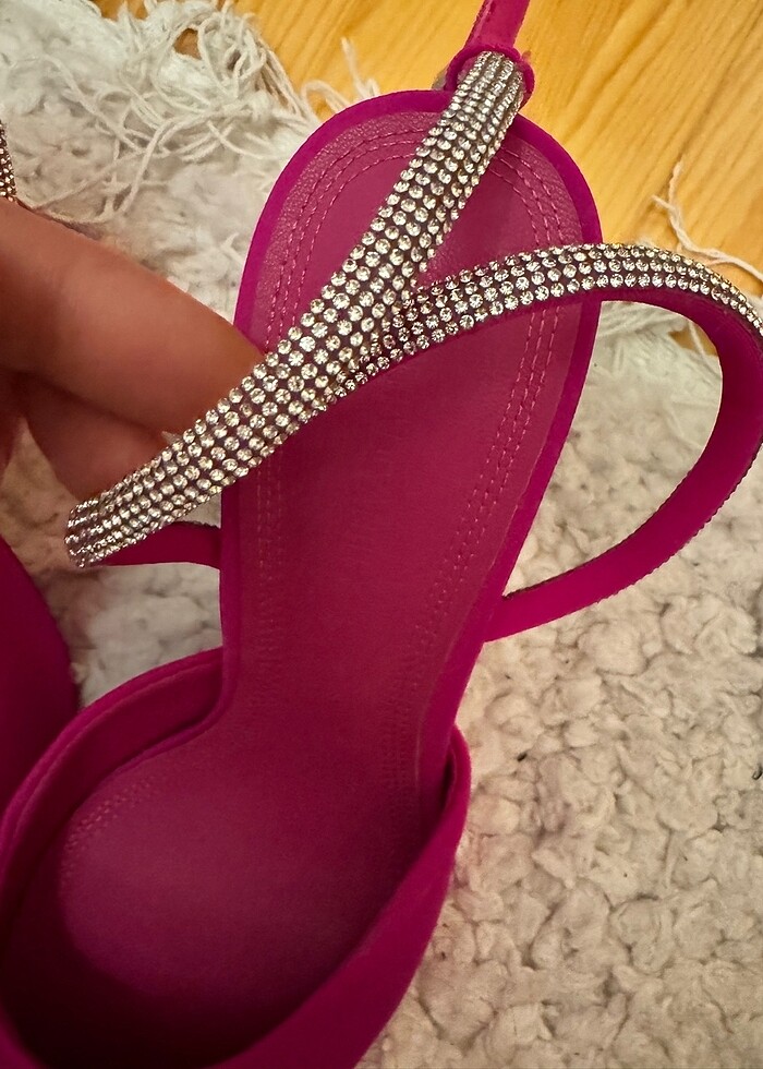 Stradivarius etiketli - Görsel 2