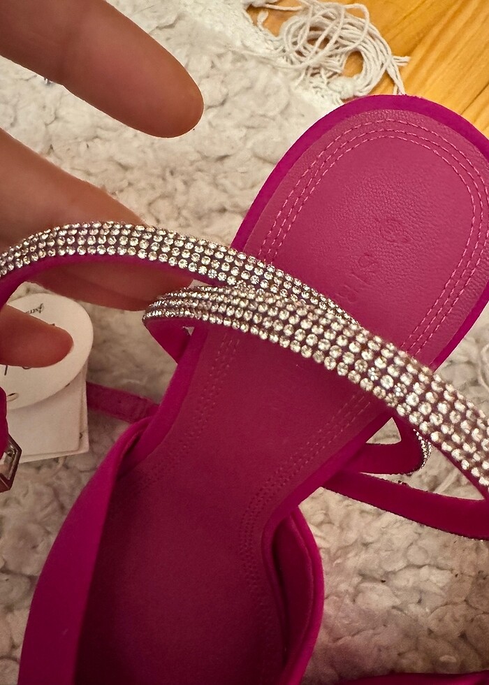 Stradivarius etiketli - Görsel 3