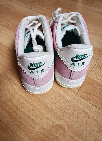 42 Beden NIKE Air Force 1 '07 Lv8 Nd