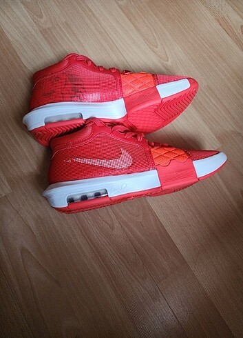 42.5 Beden kırmızı Renk NIKE Lebron Witness XIII