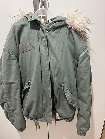 BERSHKA mont