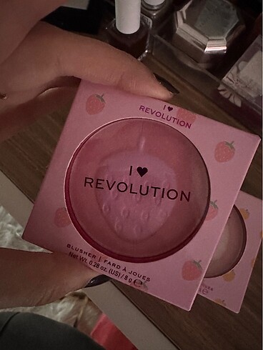 Revolution Revolution allık