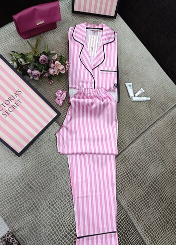l Beden Bayan Kısa Kollu Saten Pijama Takımı