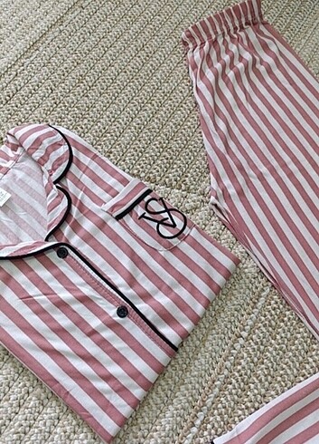 Bayan Kısa Kollu Düğmeli Pijama Takımı