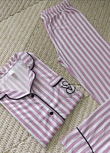 Bayan Kısa Kollu Düğmeli Pijama Takımı