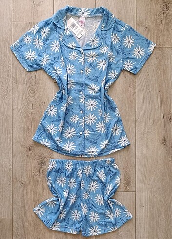 Kadın Kısa Kollu Düğmeli Şortlu Pijama Takımı 