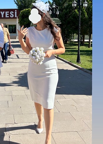 38 Beden Beyaz Midi Kolsuz Kalem Elbise