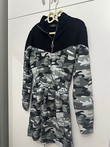 Bershka Elbise