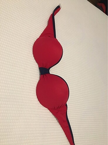 Kırmızı bikini üstü
