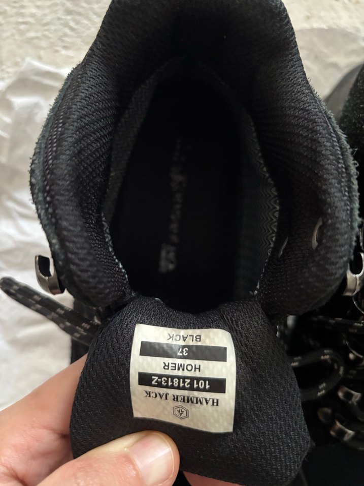 Siyah Bağcıklı Bot - Görsel 3