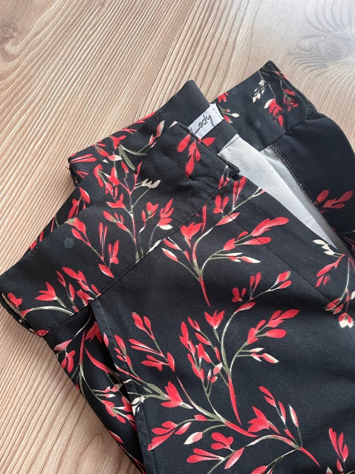 Kırmızı Çiçek Desenli İspanyol Kadın Pantolon - Görsel 3