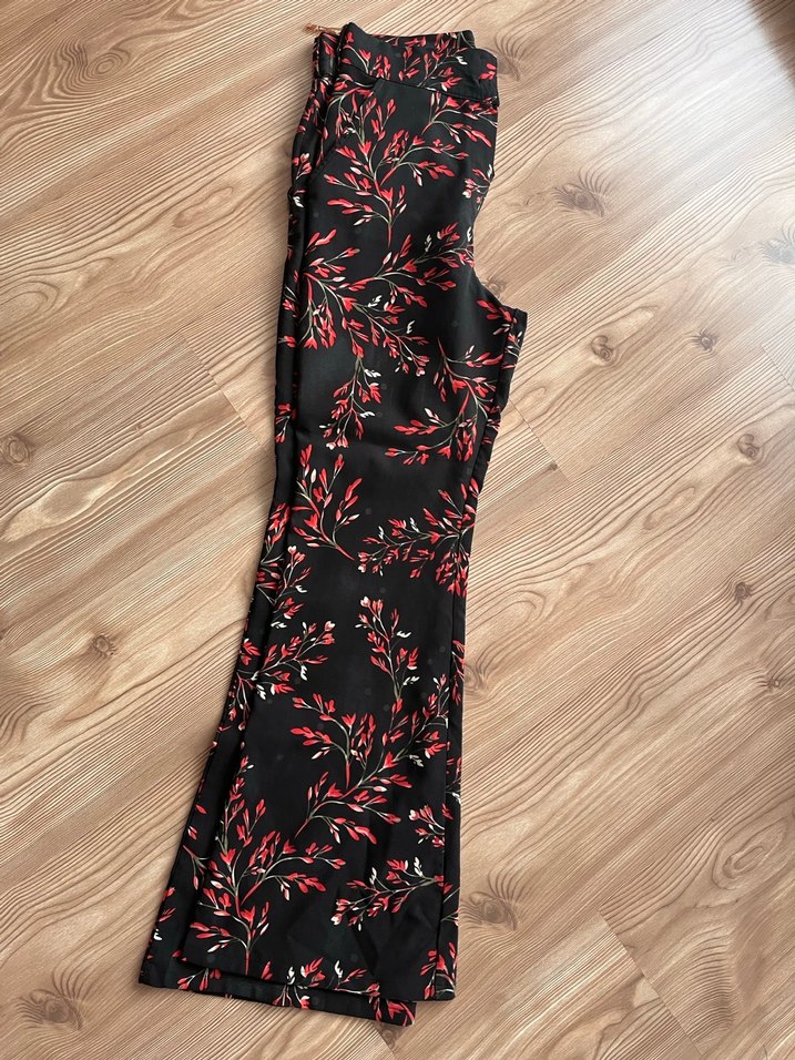 Kırmızı Çiçek Desenli İspanyol Kadın Pantolon - Görsel 2