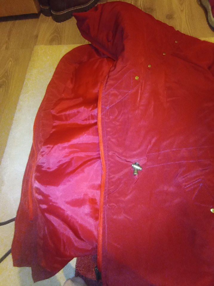 Kırmızı Düğmeli Kadın mont - Görsel 2