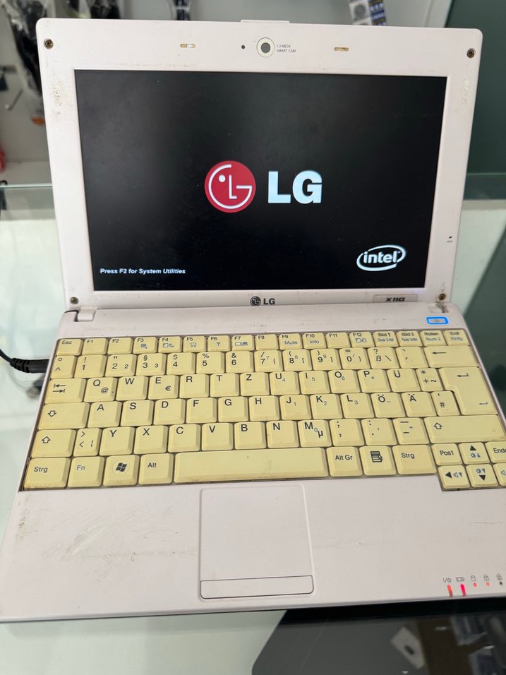 Beyaz LG X140 Dizüstü Bilgisayar - Görsel 2