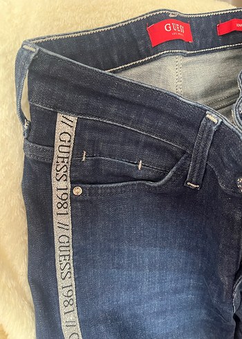 Çizgili Kemerli Mavi Kadın Jean - Görsel 2