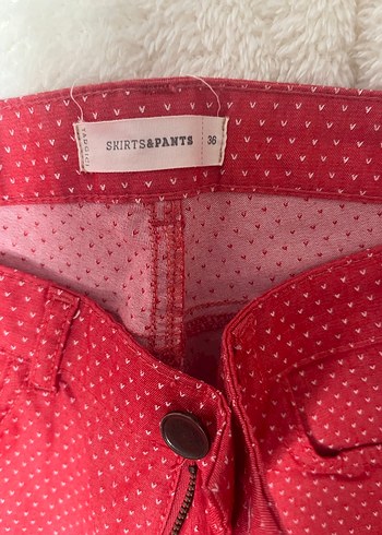 Kırmızı pantolon - Görsel 2