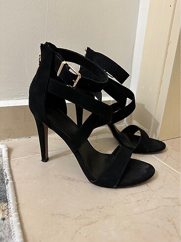 Siyah ince stiletto