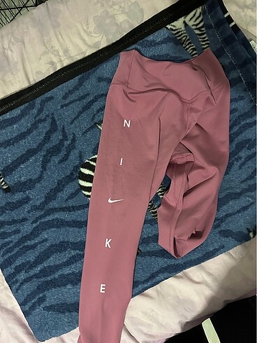 Nike Tayttt