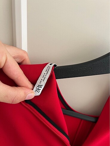 s Beden kırmızı Renk (Volanlı kırmızı REF. 9166/198) Zara kırmızı elbise
