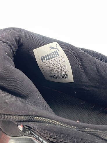 40 Beden siyah Renk Puma Spor Ayakkabı %70 İndirimli.