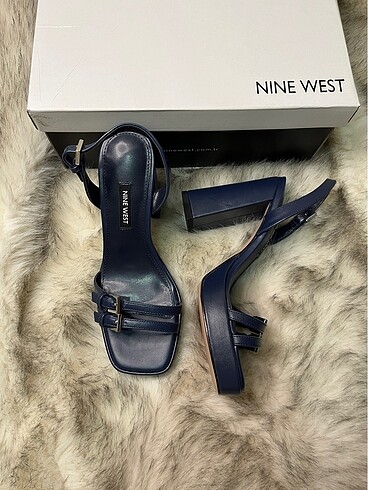 Nine West Nine west