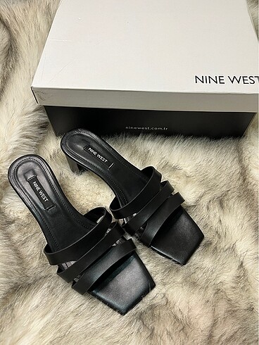 NİNE WEST