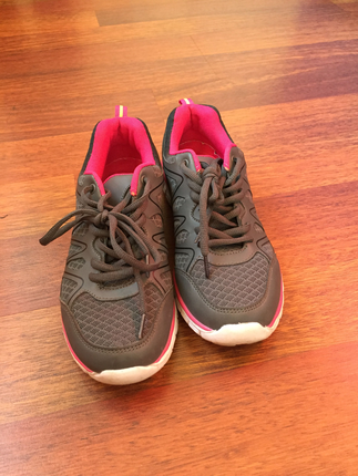 Spor ayakkabi