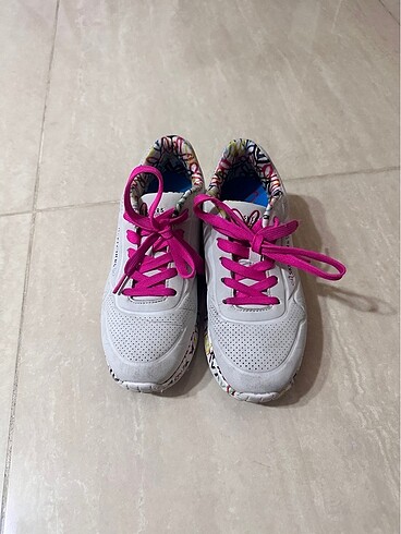 Skechers