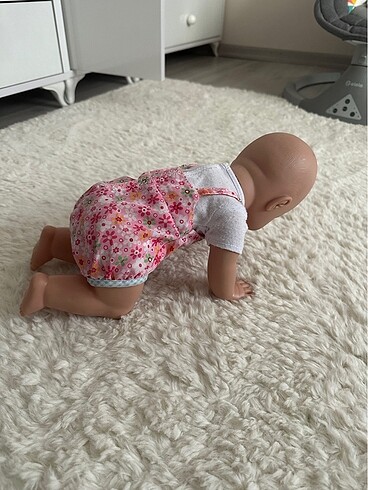 Diğer Emekleyen bebek