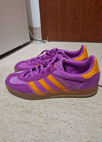 Mor ve Turuncu Adidas Gazelle Kadın Spor Ayakkabı