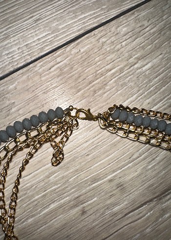 Gri Boncuklu Altın Renk Zincir Kolye - Görsel 3