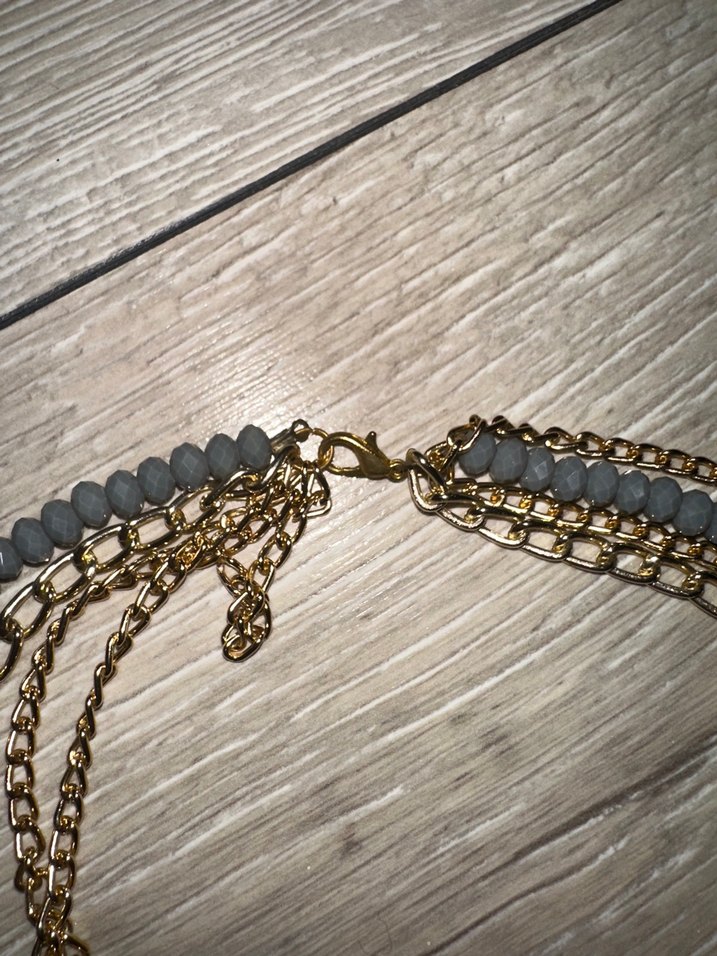 Gri Boncuklu Altın Renk Zincir Kolye - Görsel 3