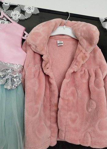 LC Waikiki Kız Çocuk Pembe Kolsuz Elbise ve Kürk Detaylı Ceket