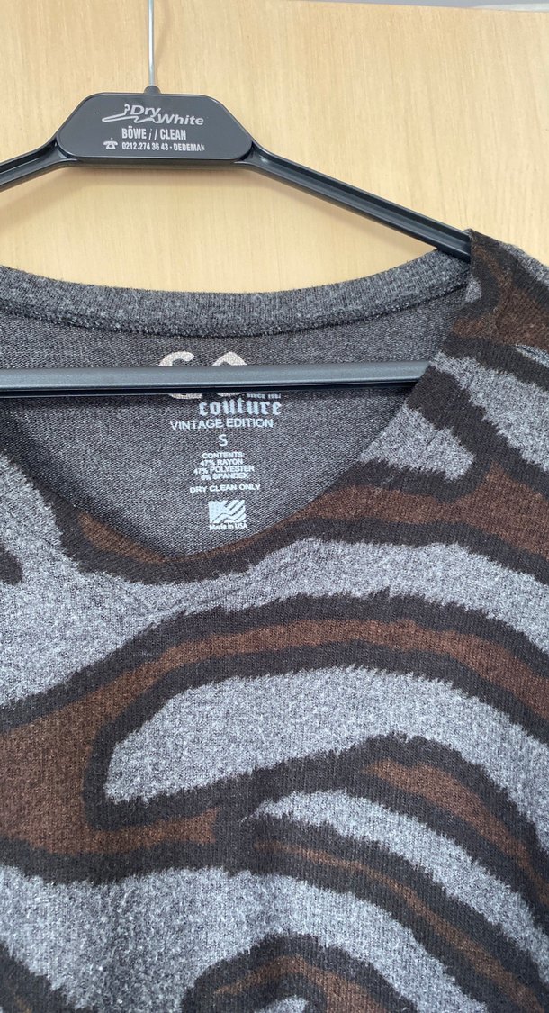 Gri Zebra Desenli V Yaka Kadın Kazak - Görsel 2