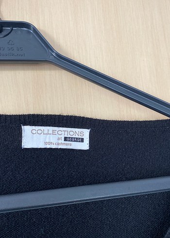 Siyah Düğmeli Kadın Hırka - Görsel 3