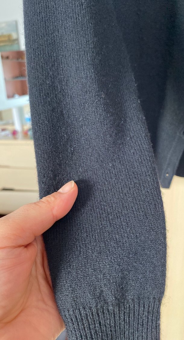 Siyah Düğmeli Kadın Hırka - Görsel 2