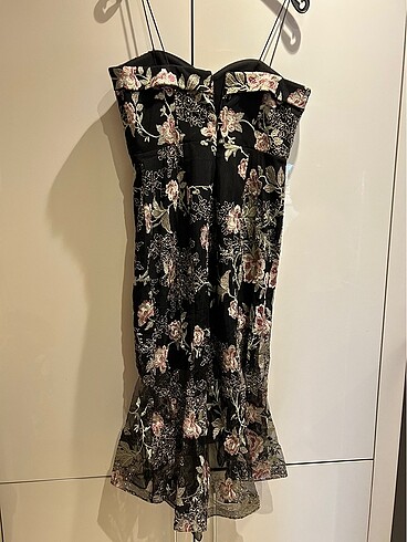 Alfabeta Çiçek işlemeli ip askılı elbise