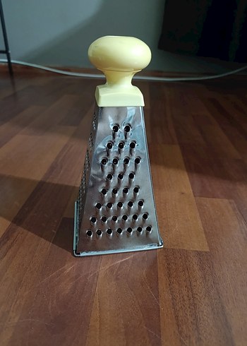 Beden Renk Sarı Parlak Tutacaklı Mutfak Rende