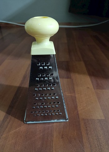 Beden Sarı Parlak Tutacaklı Mutfak Rende