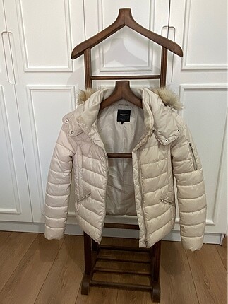 Zara şişme mont krem rengi