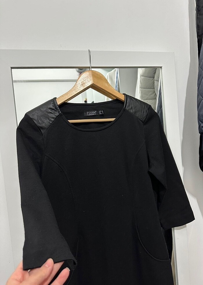 Kadın omuz deri detaylı elbise - Görsel 2