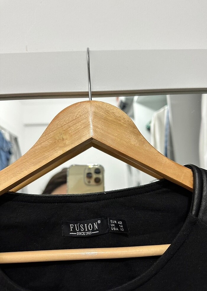 Kadın omuz deri detaylı elbise - Görsel 4