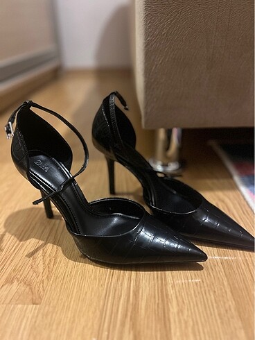 Zara ZARA TOPUKLU AYAKKABI STILETTO