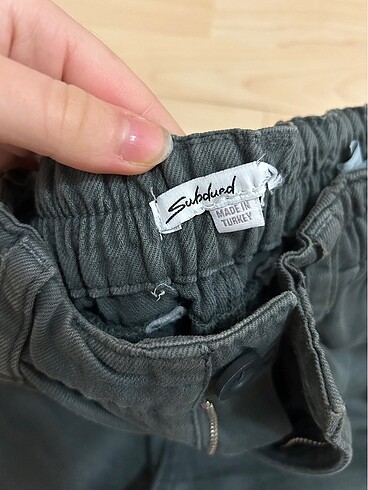Urban Outfitters subdued kargo pantolon