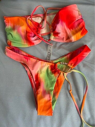 Diğer bikini takımı