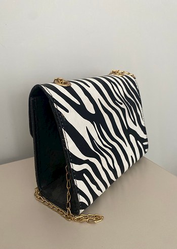 Zebra Desenli Zincir Detaylı Siyah Deri Çanta - Görsel 2