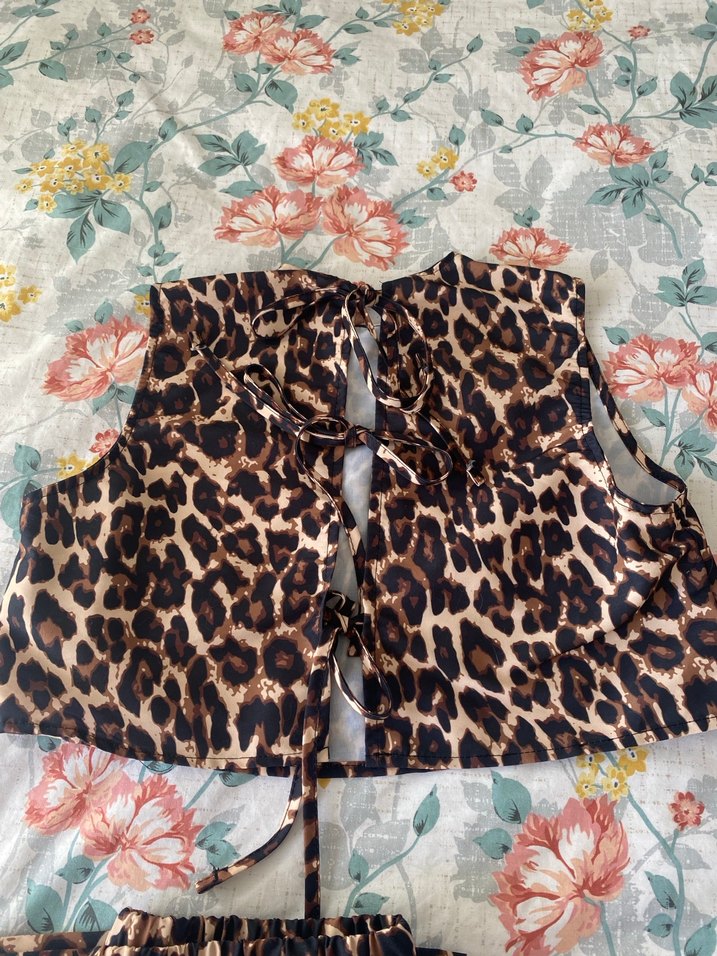 Leopar Desenli Fırfırlı Yelek - Görsel 3