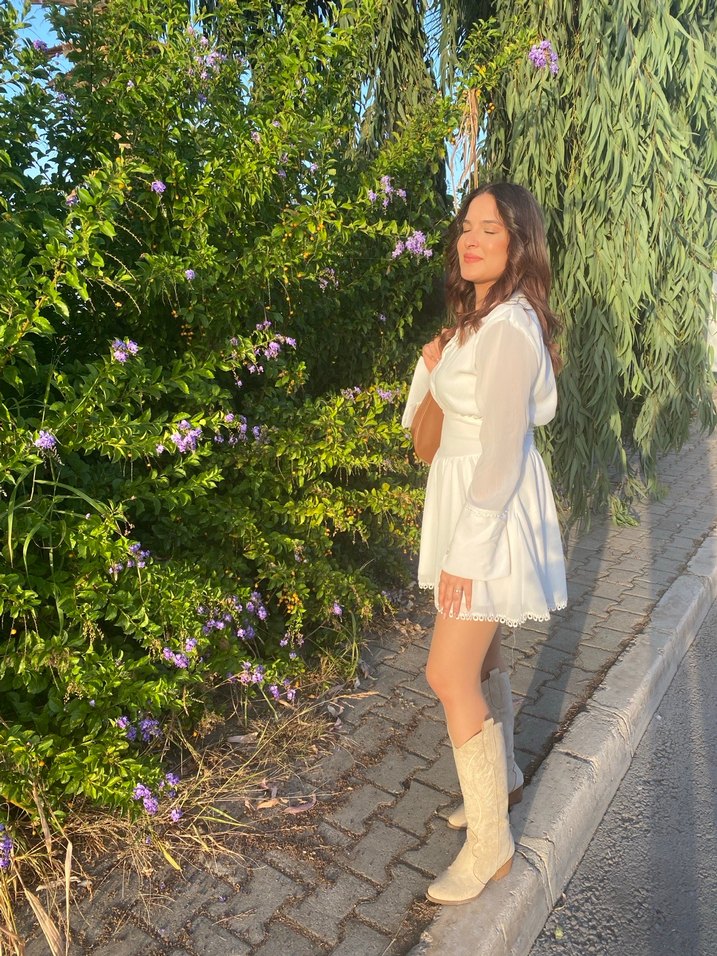 Kısa beyaz elbise - Görsel 2