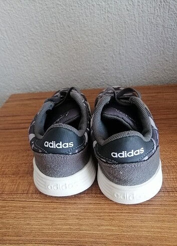 27 Beden Adidas Çoçuk Spor Ayakkabı 